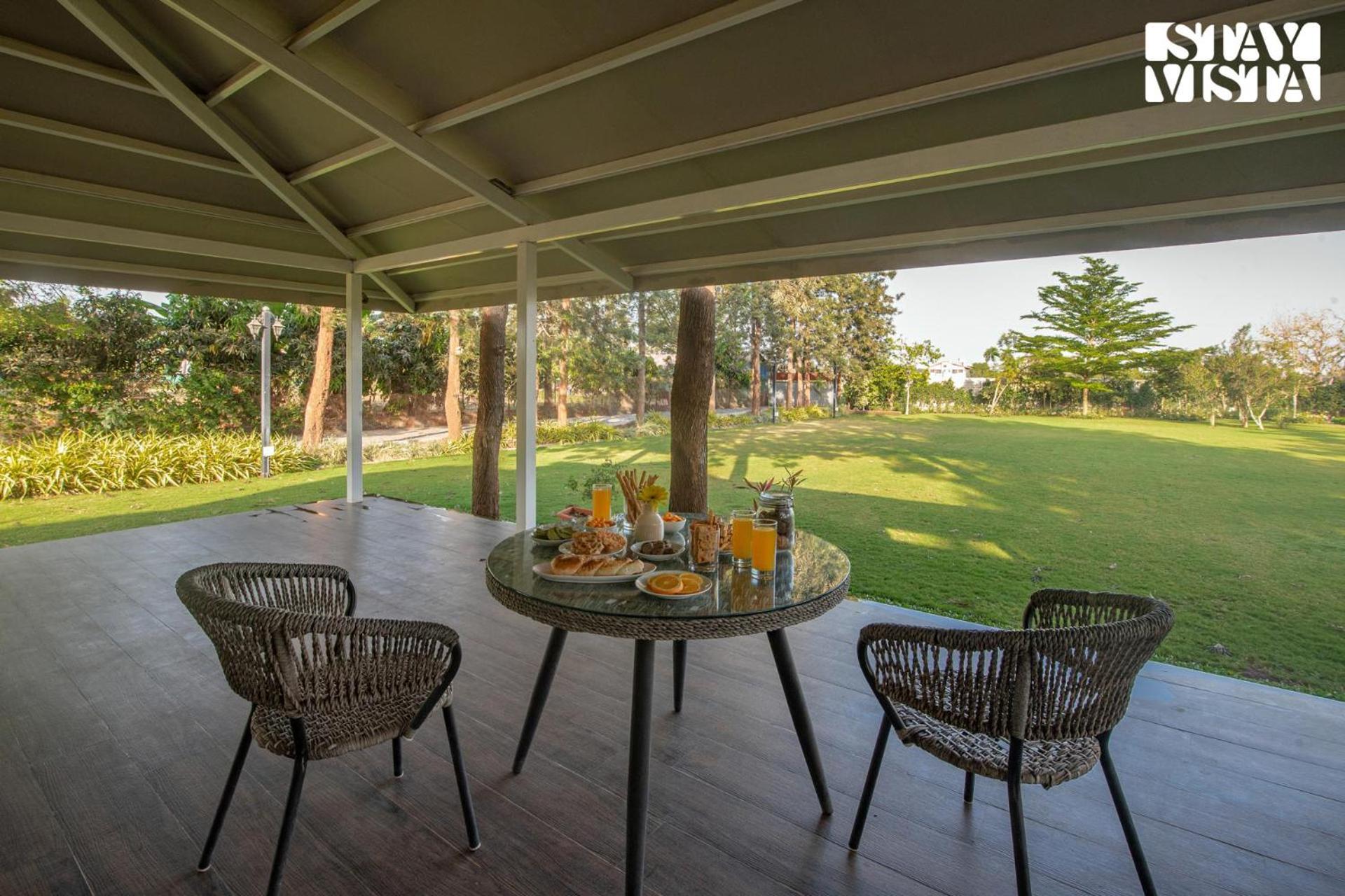 Stayvista'S Silver Grove - Serene Haven With Expansive Lawn & Terrace Nashik Exterior foto